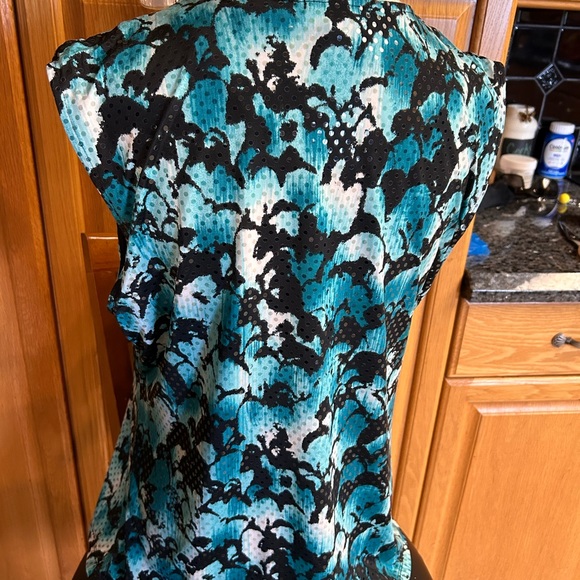 Beautiful Alfani Sleeveless Blouse with clear sequin embellishments. Size XL. - Picture 2 of 3